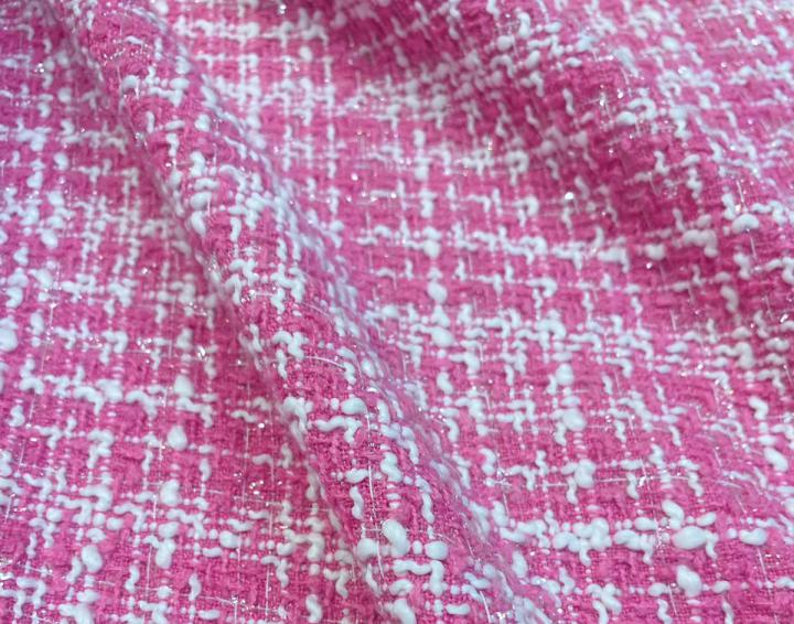 Tela Chanel rosa chicle con hilos blancos y plata