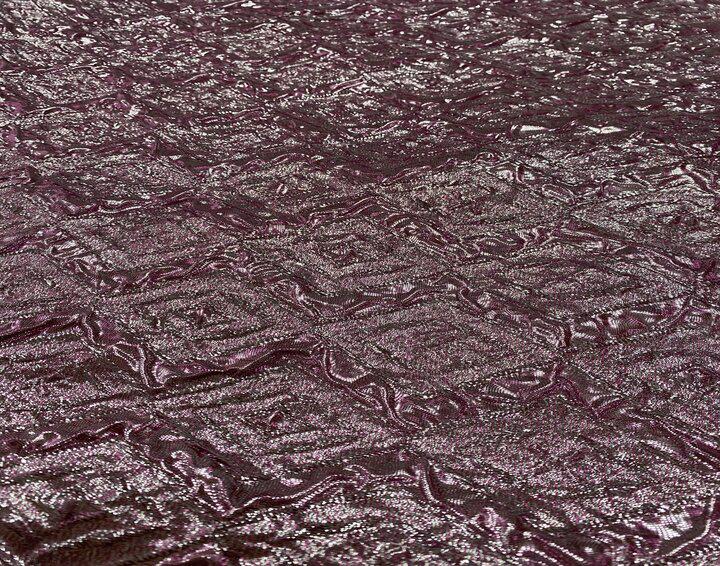Tejido lurex rugoso con relieve en tono rosa y plata