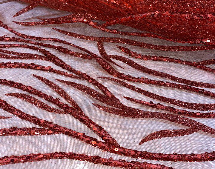 Tejido tul rojo con dibujo de lentejuelas y purpurina