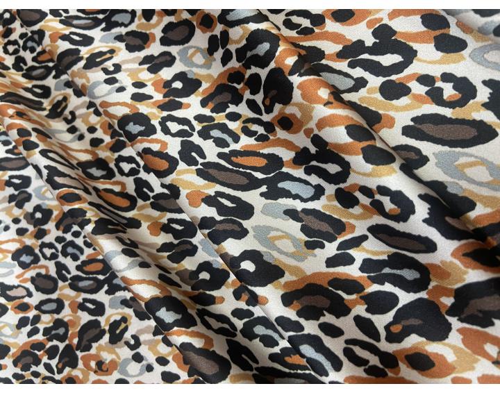 Tela satén fino estampado leopardo multicolor  