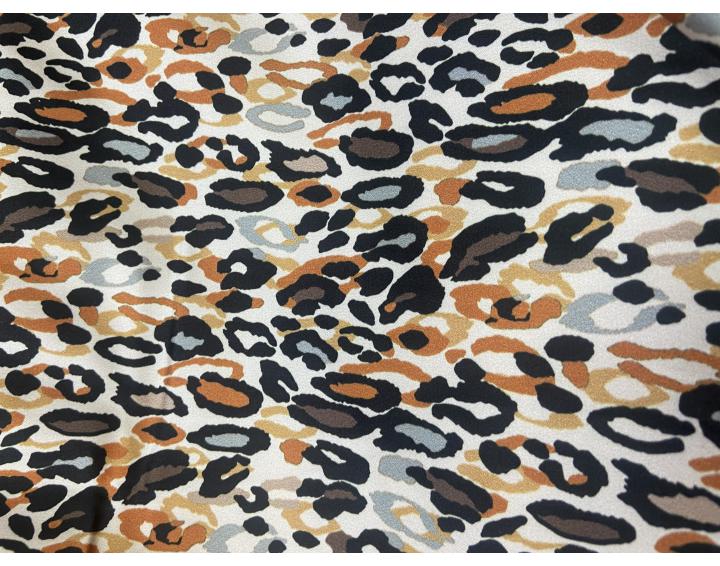 Tela satén fino estampado leopardo multicolor  