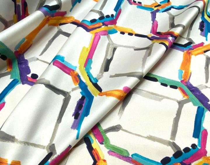 Tela satén fino estampado geométrico