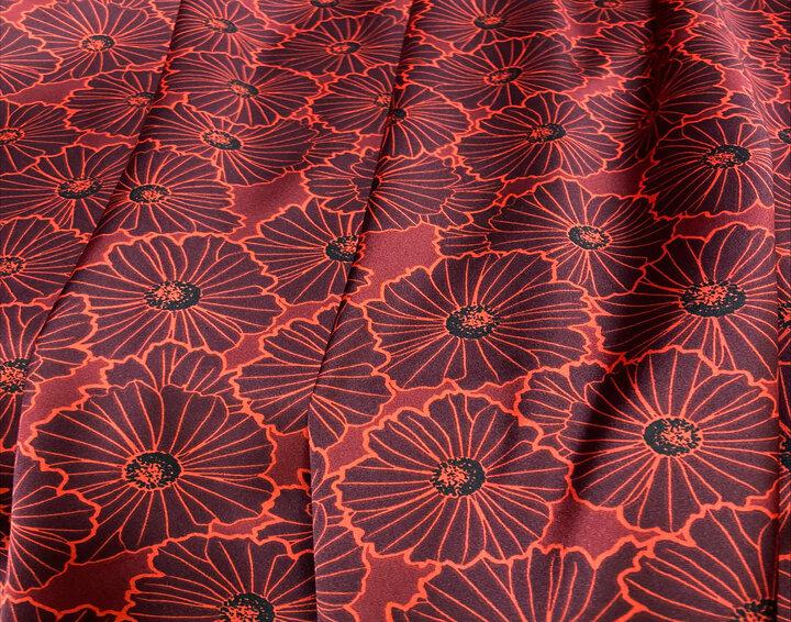 Tela satén estampado flores burdeos
