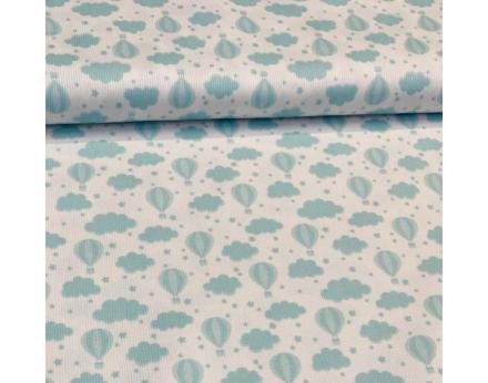 Piqué de canutillo estampado globos y nubes.Fondo blanco con verde agua.
