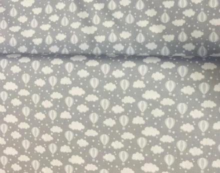 Pique de canutillo estampado globos y nubes. Fondo gris con blanco