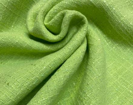 Tela Chanel verde pistacho con hilos salteados con ligero brillo