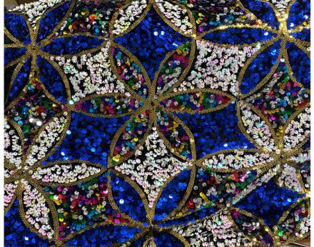 Tejido terciopelo elástico con lentejuelas, estampado multicolor, azul y blanco con tornasol